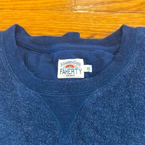 Faherty Blue Crewneck Sweater with Surfside Beach Graphic - Medium - Picture 4 of 8